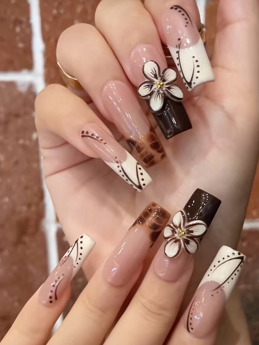 NailVesta Square Press-On Nail Set - Mocha Grace